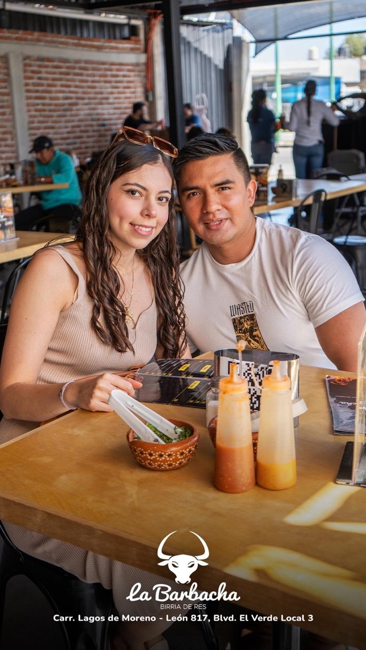 Comensales disfrutando su visita a La Barbacha